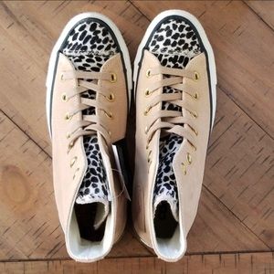 Leopard print converse
